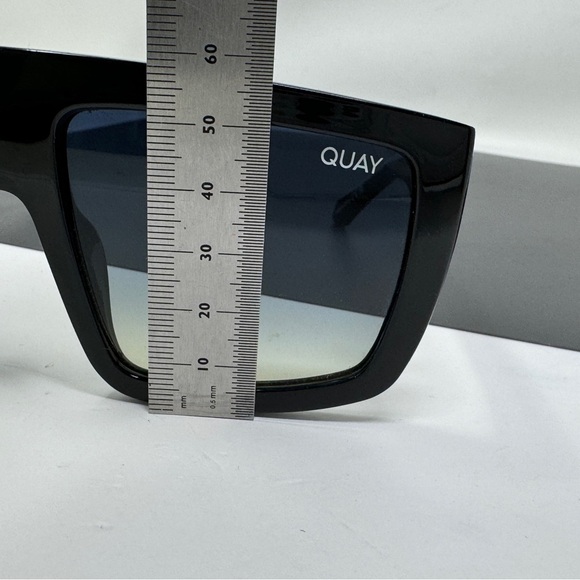 Quay australia GET IN LINE Black flat top shield sunglasses - Picture 8 of 12